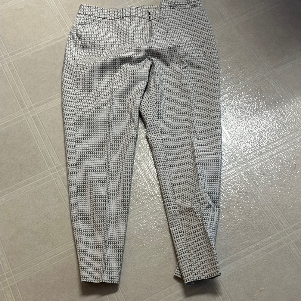 White House Black Market White & Gray Cropped Dress Pants